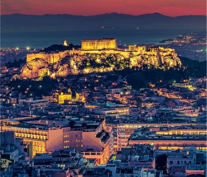 Vue aérienne nocturne d'Athènes